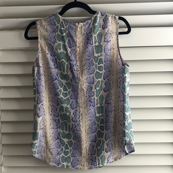 Barely worn 100% silk Equipment sleeveless blouse - Picture 3 of 4